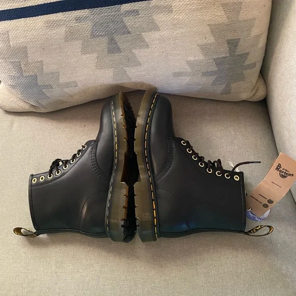 Dr Martens 1460 Blizzard waterproof warmwair Men’s boot SZ 7 NWT